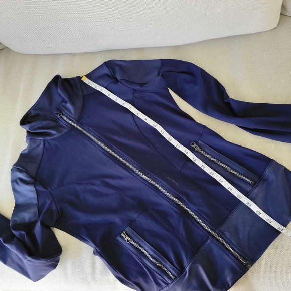 ALO Yoga Foundation Zip Performance Jacket Contouring Sleek Navy Blue M Medium - Picture 8 of 8